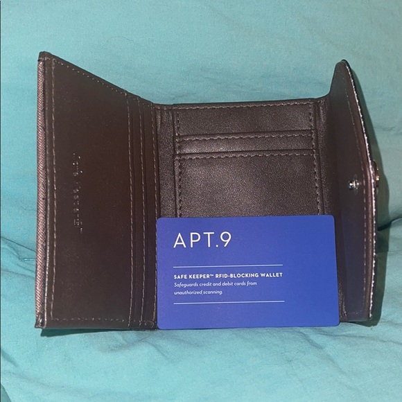 Safe Keeper RFID-Blocking Wallet - Picture 3 of 5